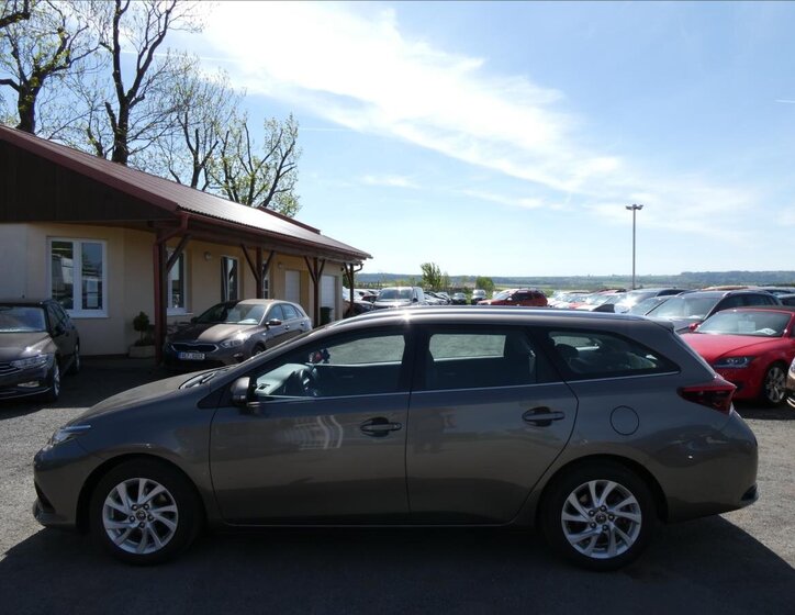 Toyota Auris Kombi 1,3 l 73 kw