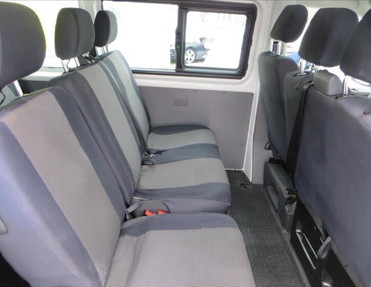 Volkswagen Transporter Kombi 2,0 l 110 kw