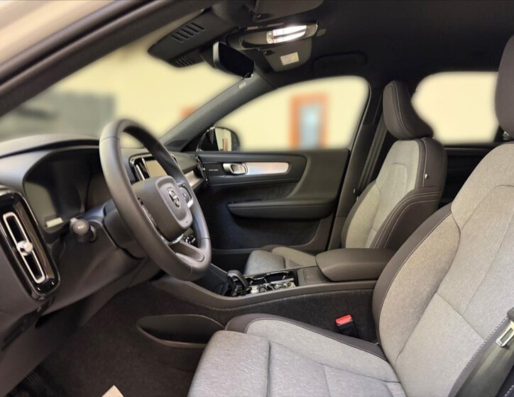 Volvo XC40 SUV / Terénní 2,0 l 120 kw