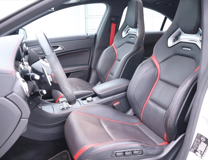 Mercedes-Benz CLA 12