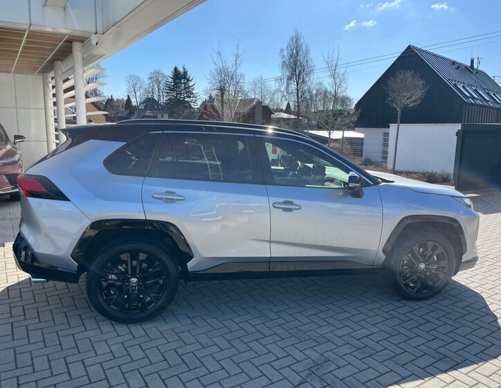 Toyota RAV4 SUV / Terénní 2,5 l 131 kw