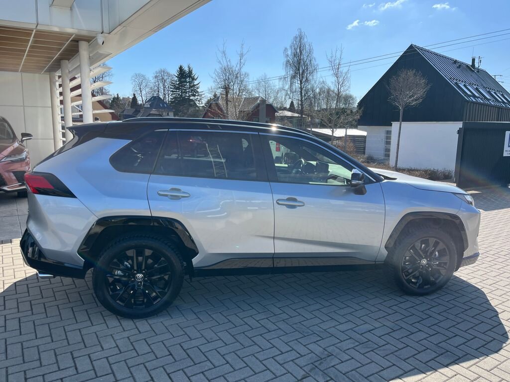Toyota RAV4 SUV / Terénní 2,5 l 131 kw