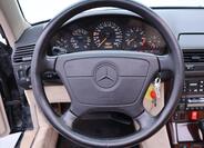 Mercedes-Benz SL 28