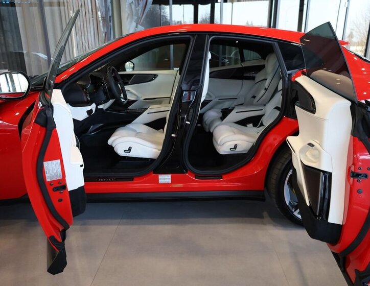 Ferrari Ostatní SUV / Terénní 6,5 l 533 kw