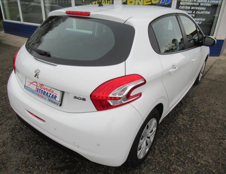 Peugeot 208 5