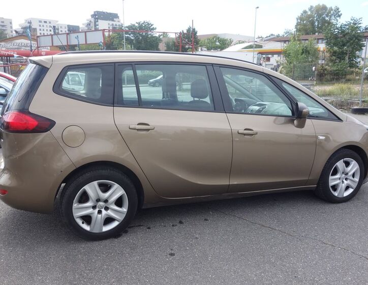 Opel Zafira 9