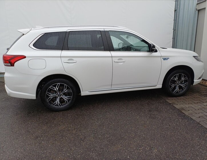 Mitsubishi Outlander Kombi 2,4 l 99 kw