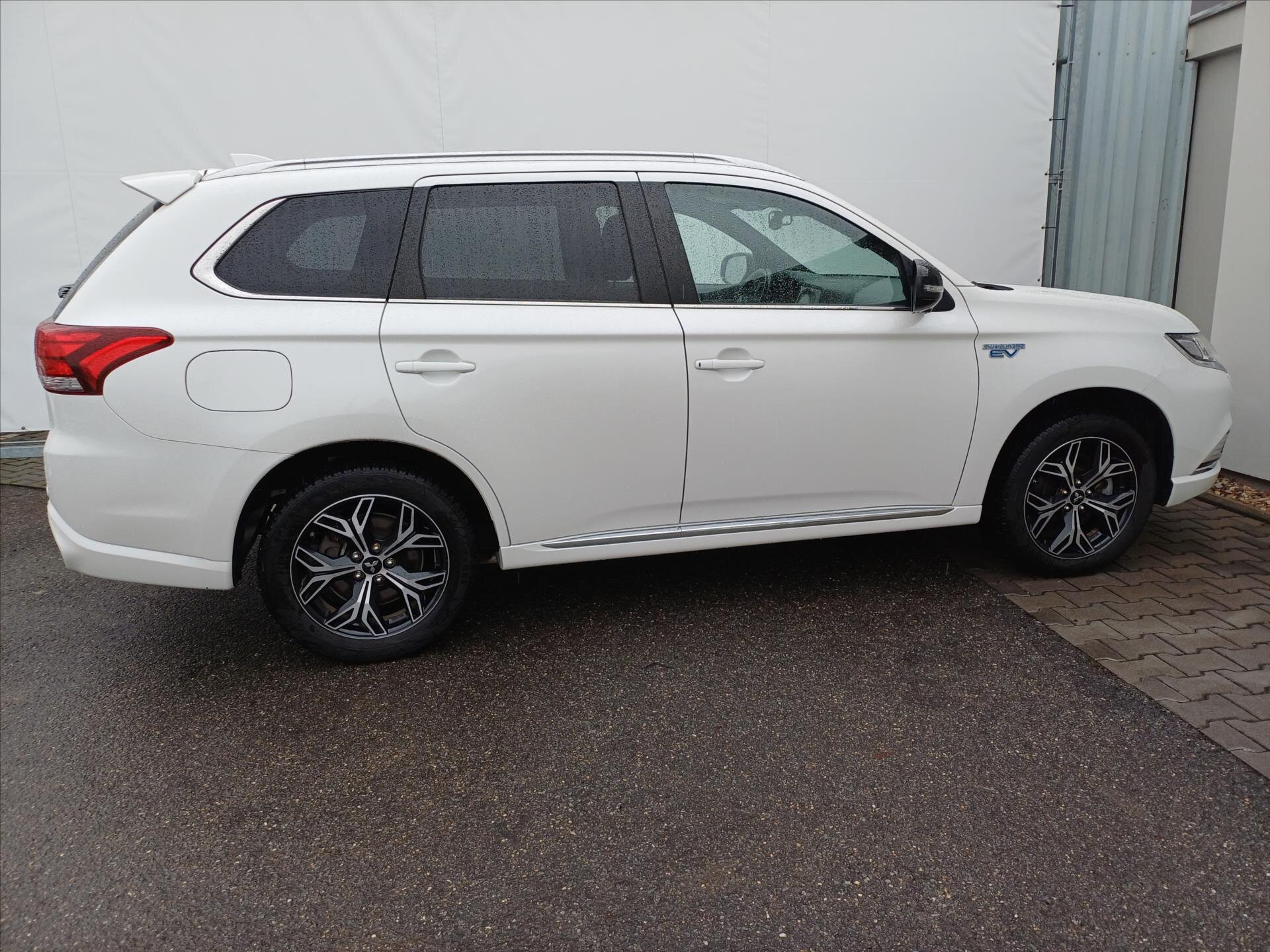 Mitsubishi Outlander Kombi 2,4 l 99 kw