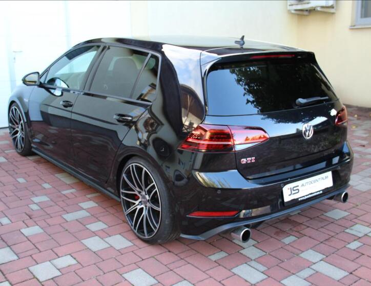 Volkswagen Golf 10