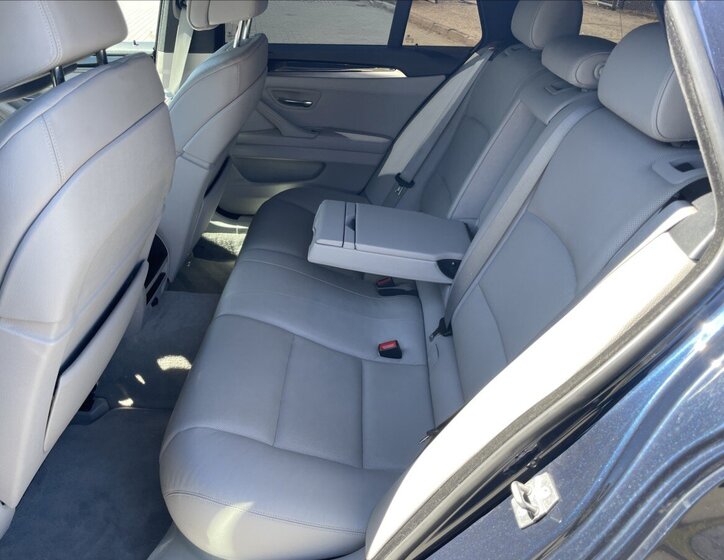 BMW Řada 5 Kombi 3,0 l 180 kw