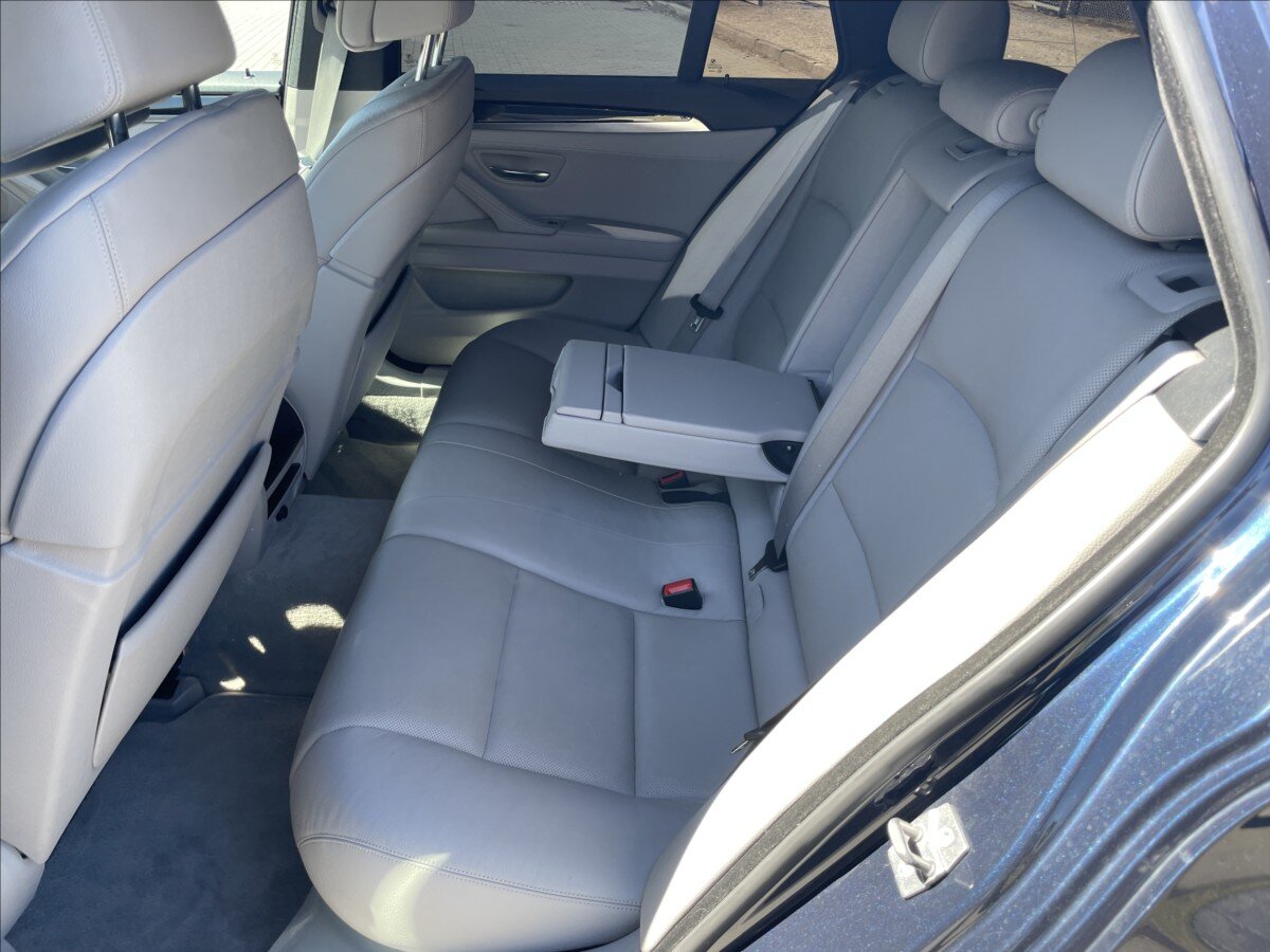 BMW Řada 5 Kombi 3,0 l 180 kw