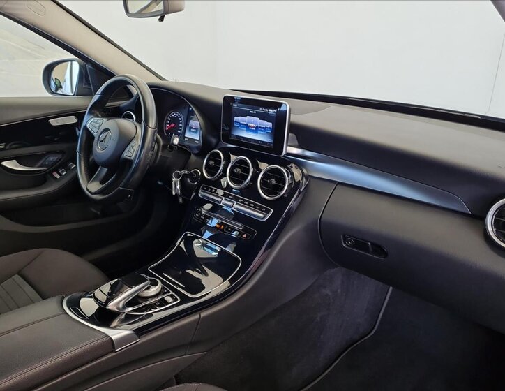 Mercedes-Benz Třídy C Kombi 2,1 l 125 kw