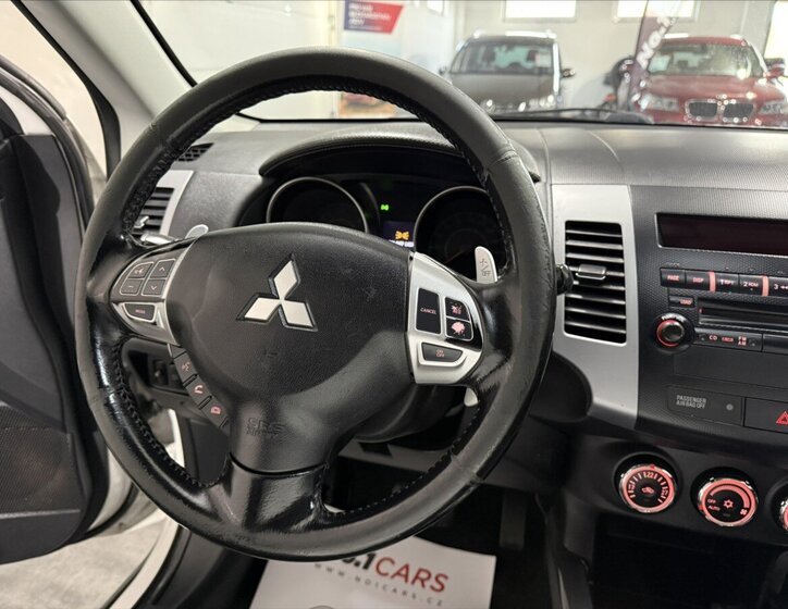 Mitsubishi Outlander SUV / Terénní 2,2 l 115 kw