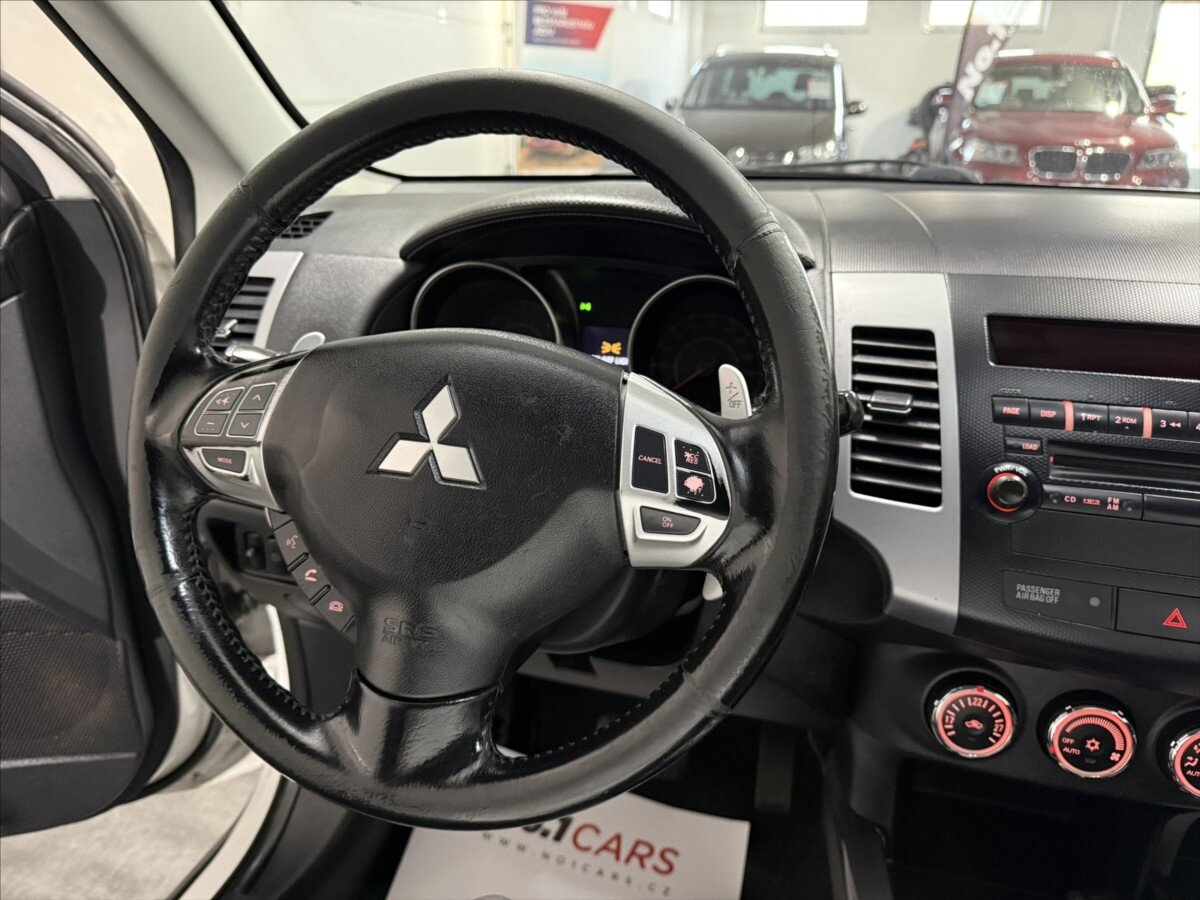 Mitsubishi Outlander SUV / Terénní 2,2 l 115 kw