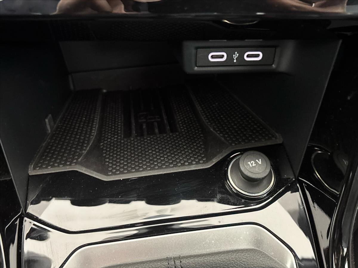 Volkswagen T-Roc SUV / Terénní 1,5 l 110 kw