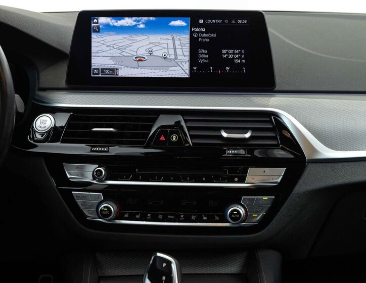 BMW Řada 5 Kombi 3,0 l 195 kw