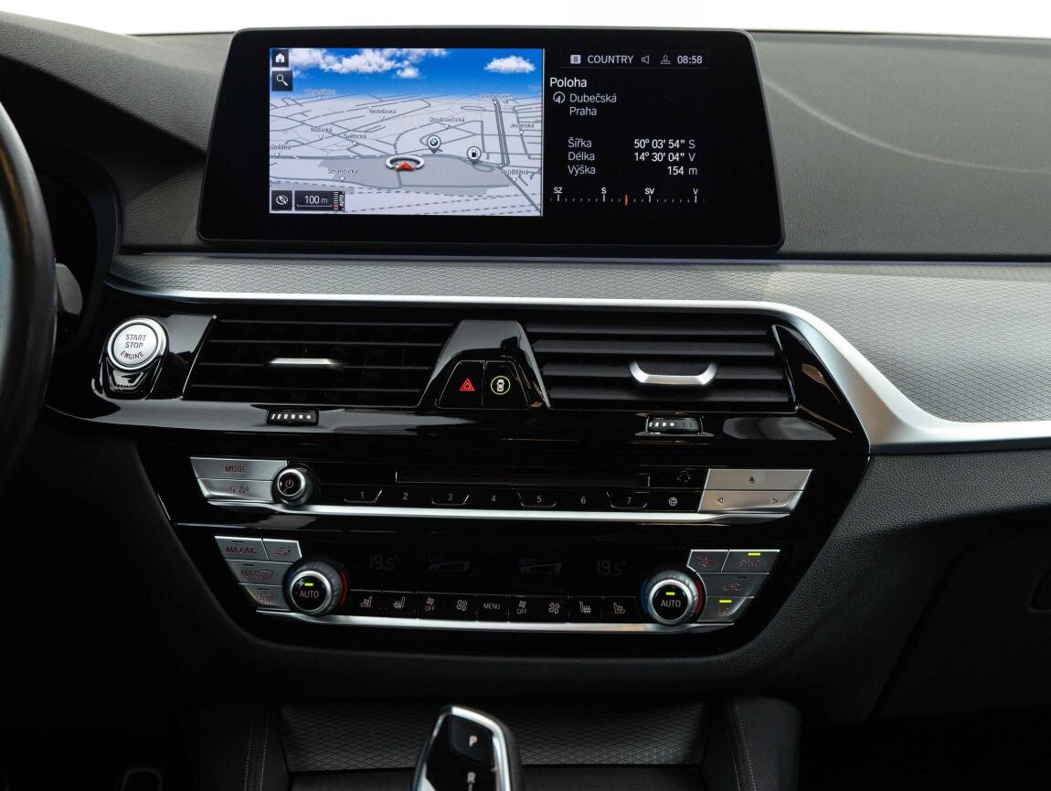 BMW Řada 5 Kombi 3,0 l 195 kw