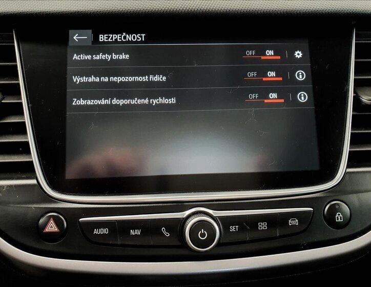 Opel Crossland X SUV / Terénní 1,5 l 75 kw