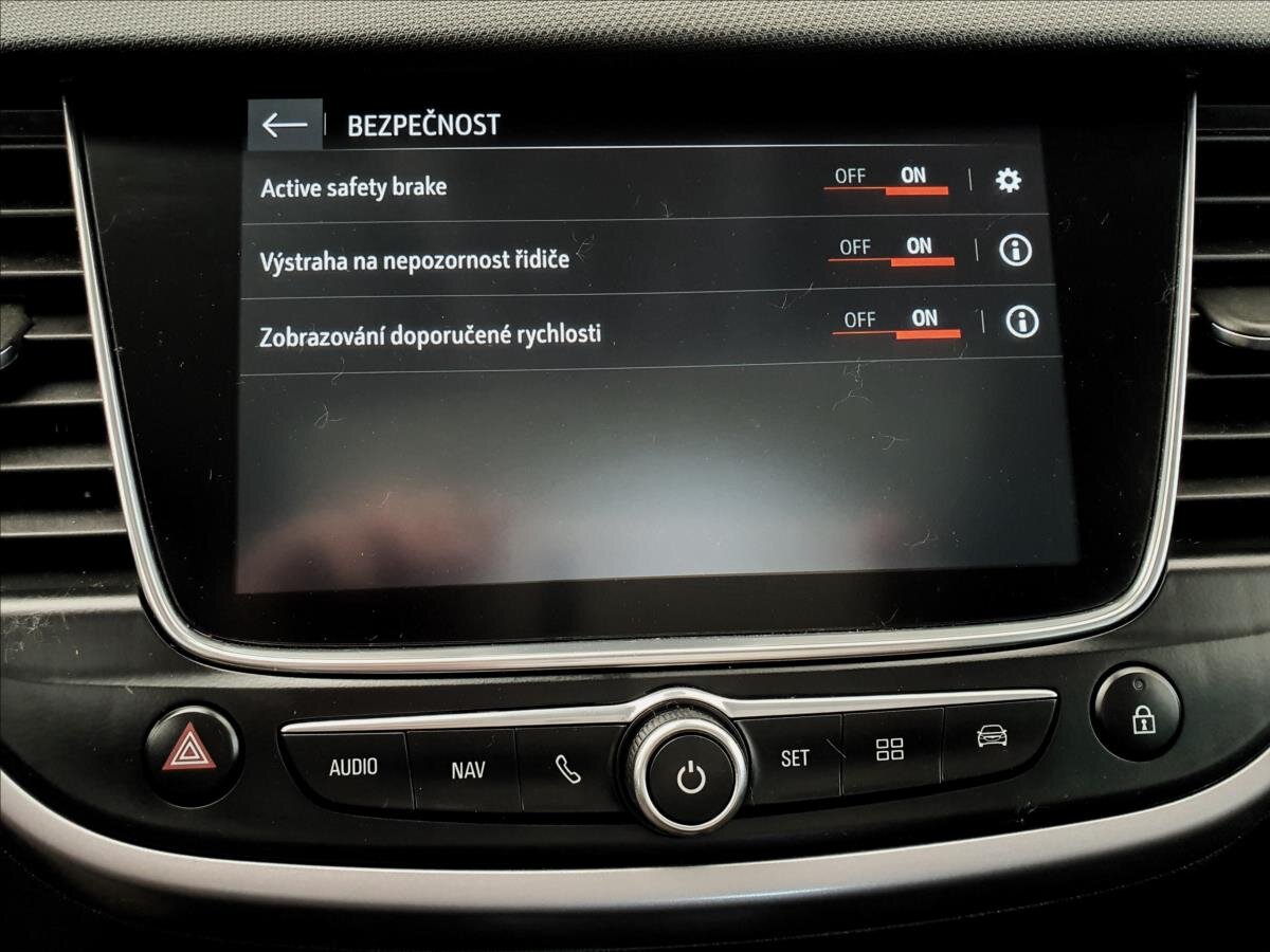 Opel Crossland X SUV / Terénní 1,5 l 75 kw