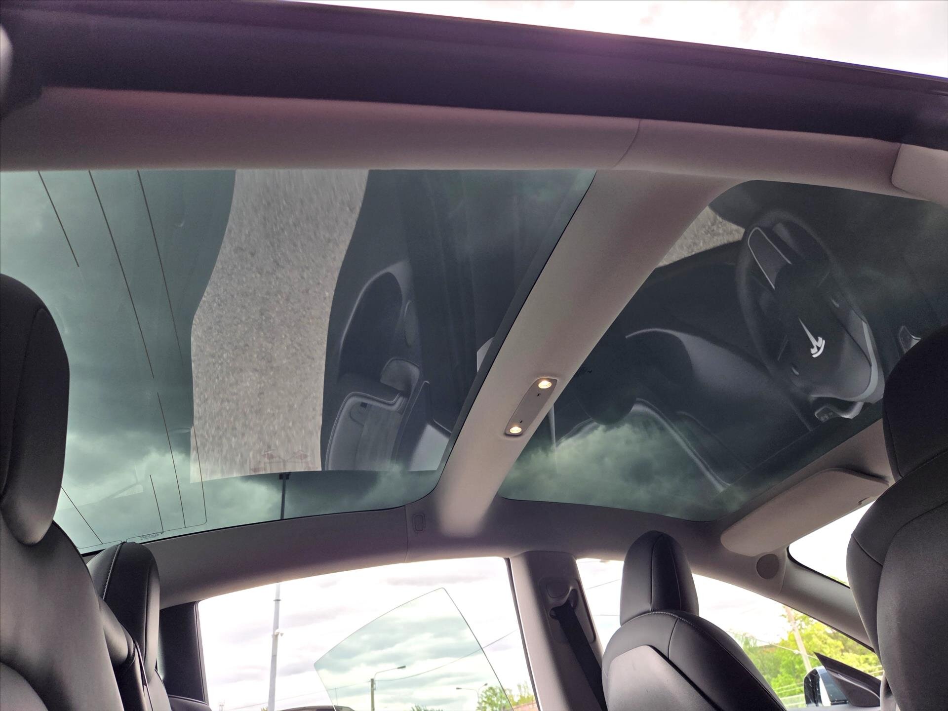 Tesla Model 3 Sedan / Limuzína 0,0 208 kw