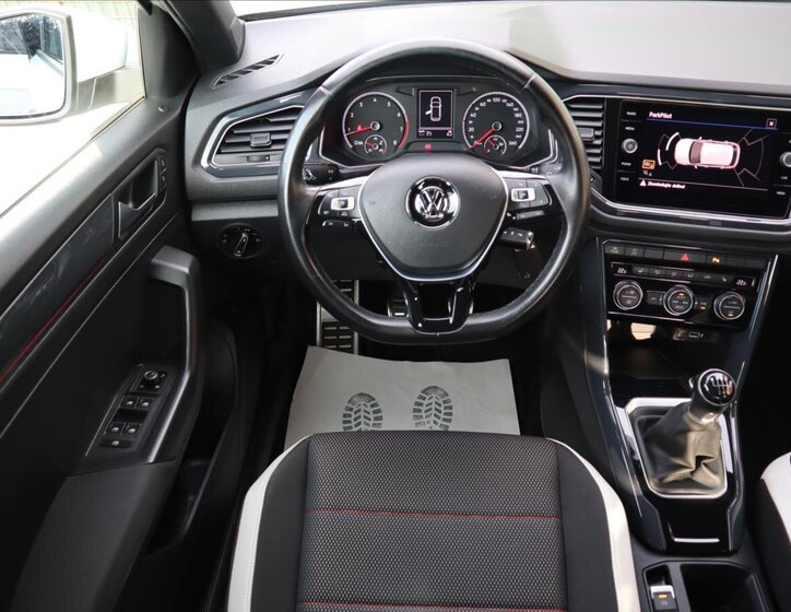 Volkswagen T-Roc CUV / Crossover 1,5 l 110 kw