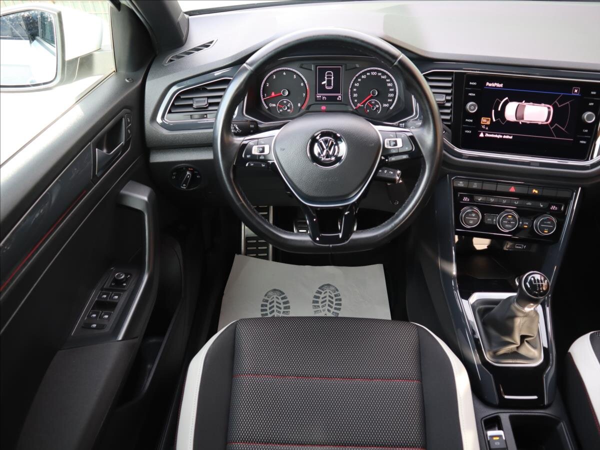 Volkswagen T-Roc CUV / Crossover 1,5 l 110 kw