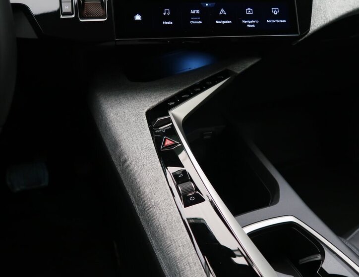 Peugeot 5008 SUV 1,2 l 100 kw