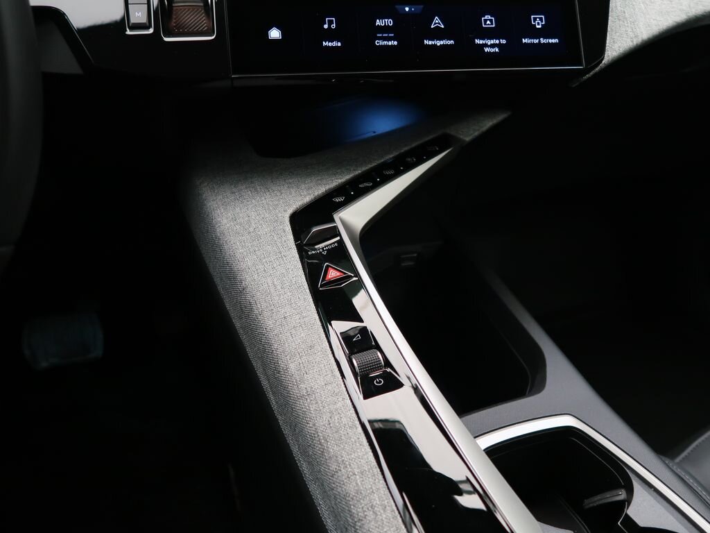 Peugeot 5008 SUV 1,2 l 100 kw