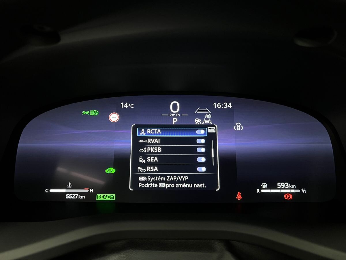 Toyota Camry Sedan / Limuzína 2,5 l 169 kw