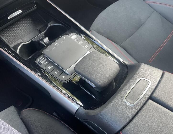 Mercedes-Benz EQB 13