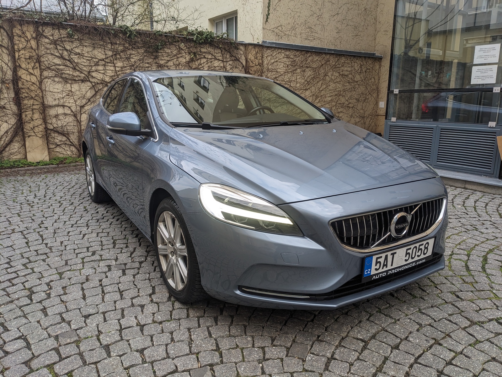 Volvo V40 1
