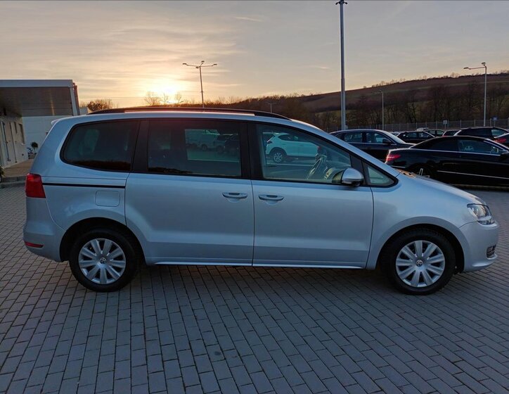 Volkswagen Sharan Kombi 2,0 l 103 kw