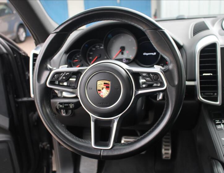 Porsche Cayenne SUV 4,1 l 283 kw