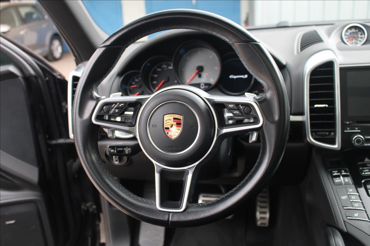 Porsche Cayenne SUV 4,1 l 283 kw