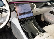 Mercedes-Benz Ostatní Sedan / Limuzína 6,0 l 450 kw