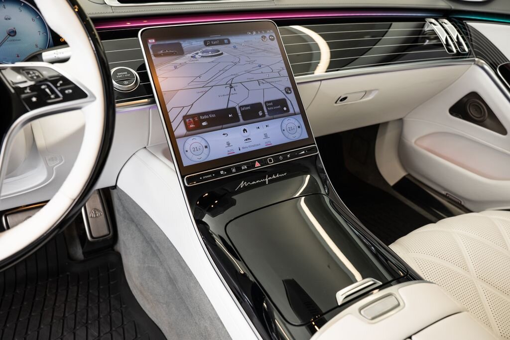 Mercedes-Benz Ostatní Sedan / Limuzína 6,0 l 450 kw