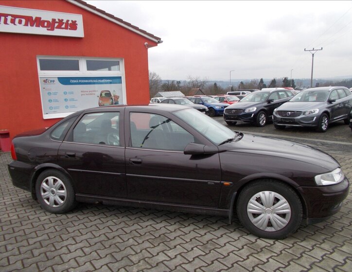 Opel Vectra Sedan 1,6 l 74 kw