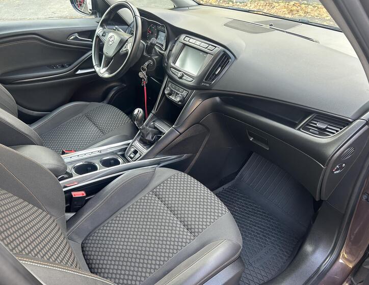 Opel Zafira 38