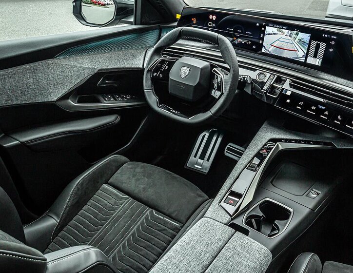 Peugeot 5008 SUV 1,2 l 107 kw