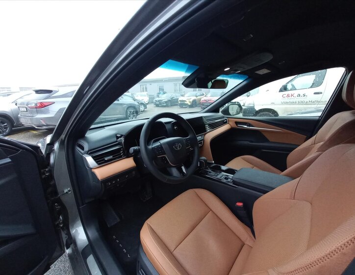 Toyota Camry Sedan / Limuzína 2,5 l 137 kw