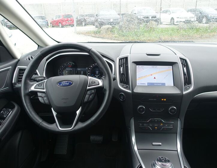 Ford S-MAX 9
