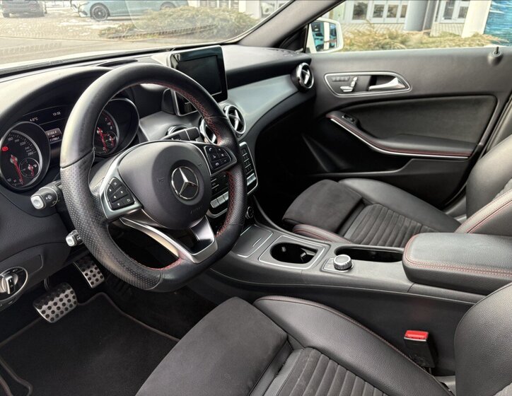 Mercedes-Benz GLA SUV 2,0 l 135 kw