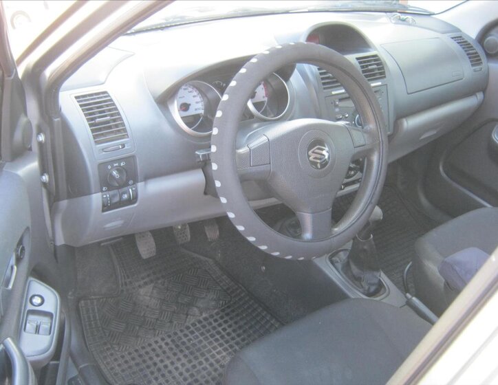 Suzuki Ignis Kombi 1,3 l 68 kw