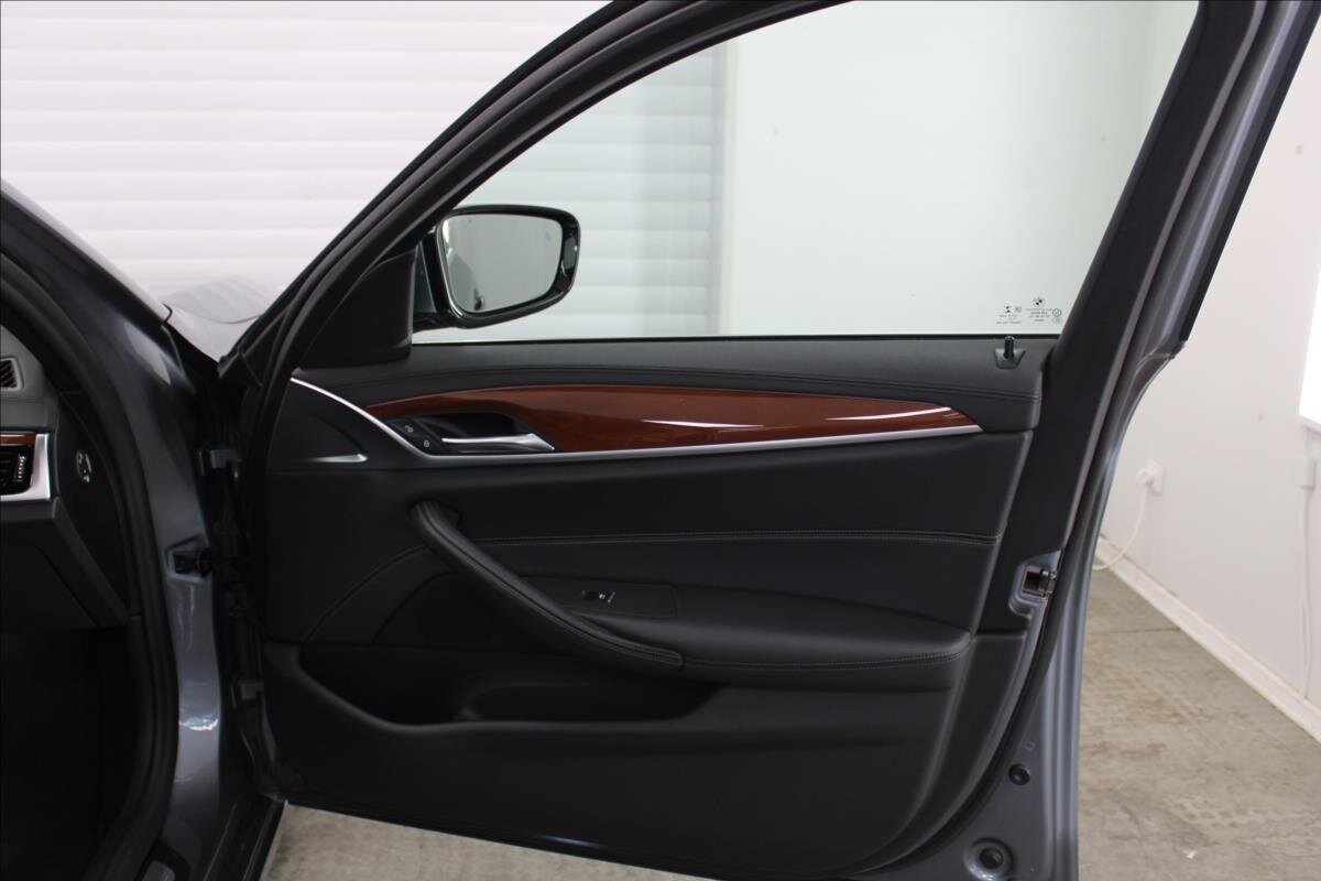 BMW Řada 5 Kombi 2,0 l 140 kw