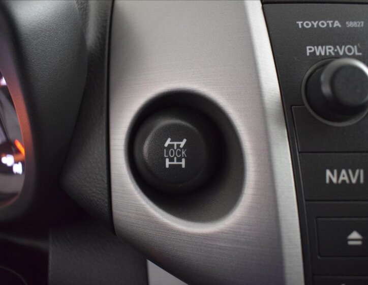 Toyota RAV4 SUV 2,0 l 112 kw