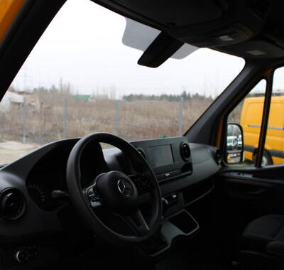 Mercedes-Benz Sprinter 11