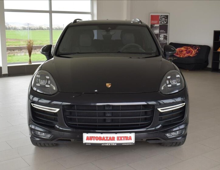 Porsche Cayenne 2
