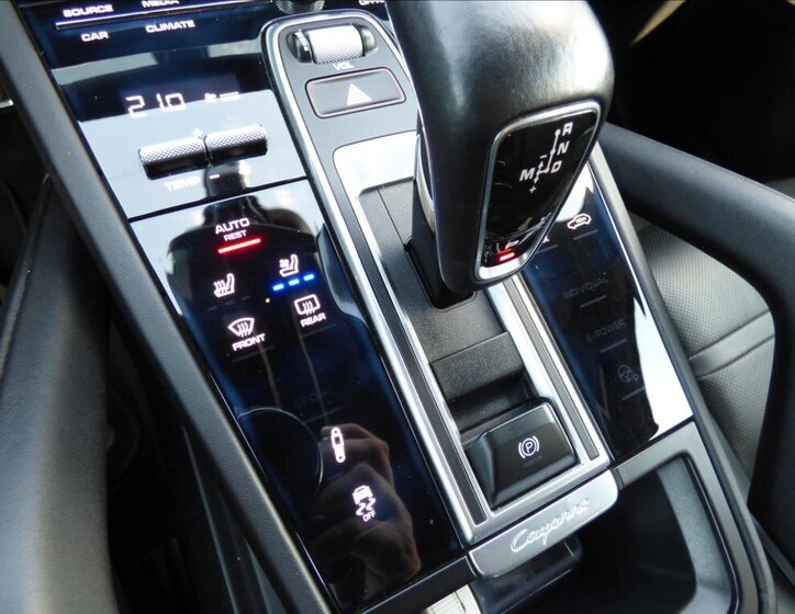 Porsche Cayenne SUV 2,9 l 324 kw