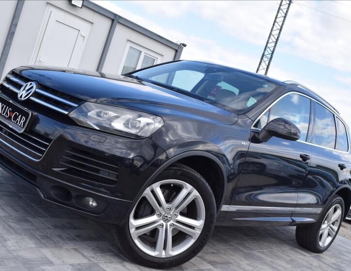 Volkswagen Touareg 1