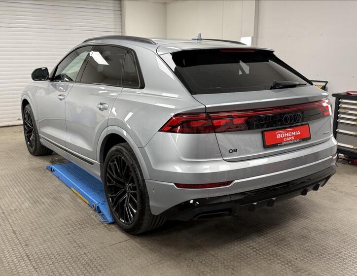 Audi Q8 4